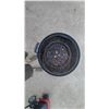 Image 4 : Weber Original Kettle Charcoal Grill with Wheels and Grill Brush