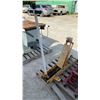 Image 4 : Motorcycle Lift Jack & Seized Large Yellow Floor Jack