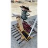 Image 5 : Motorcycle Lift Jack & Seized Large Yellow Floor Jack