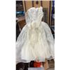 Image 4 : Vintage-Style Off-White Long-Sleeved Wedding Dress with Sheer Overlay and Matching Veil