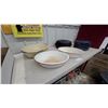 Image 5 : Vintage Enamelware Mixing Bowls and Oval Roasters with Lids