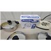 Image 4 : Proctor Silex Bowl Rest 5-Speed Hand Mixer Model 62530, Cookware Set
