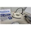 Image 5 : Proctor Silex Bowl Rest 5-Speed Hand Mixer Model 62530, Cookware Set