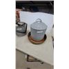 Image 5 : Galvanized Metal Chicken Waterer Feeder with Domed Lid and Bail Handle