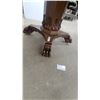 Image 3 : Antique Quarter-Sawn Oak Round Pedestal Dining Table With Carved Acanthus and Claw Feet 48"