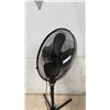 Image 3 : Black Pedestal Fan & White Plastic Stool
