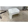 Image 4 : Black Pedestal Fan & White Plastic Stool