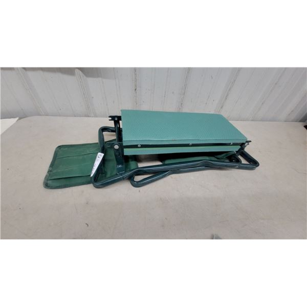Folding 2-in-1 Garden Kneeler and Seat with Padded Kneeling Surface and Fabric Pouch