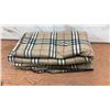 Image 6 : 3 Coin Purses, Small Brown and Blue Bandanna and Burberry Style Blanket