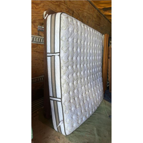 New King Size Mattress and Split Boxspring