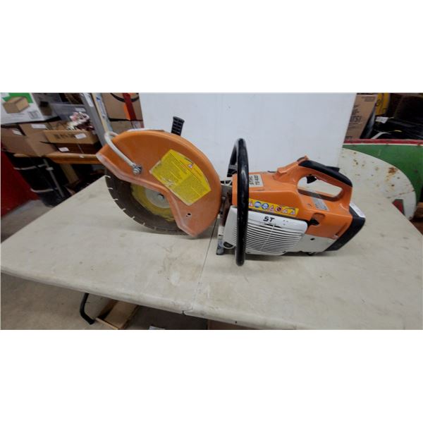 Stihl TS 400 Gasoline-Powered Cut-Off Concrete Saw with Cutting Blade Has Compression