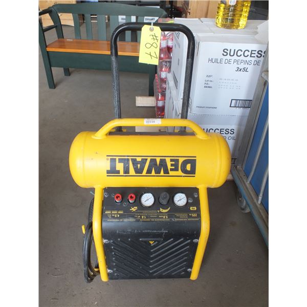 Dewalt 4.5 Gal Air Compressor
