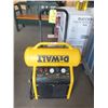 Image 1 : Dewalt 4.5 Gal Air Compressor