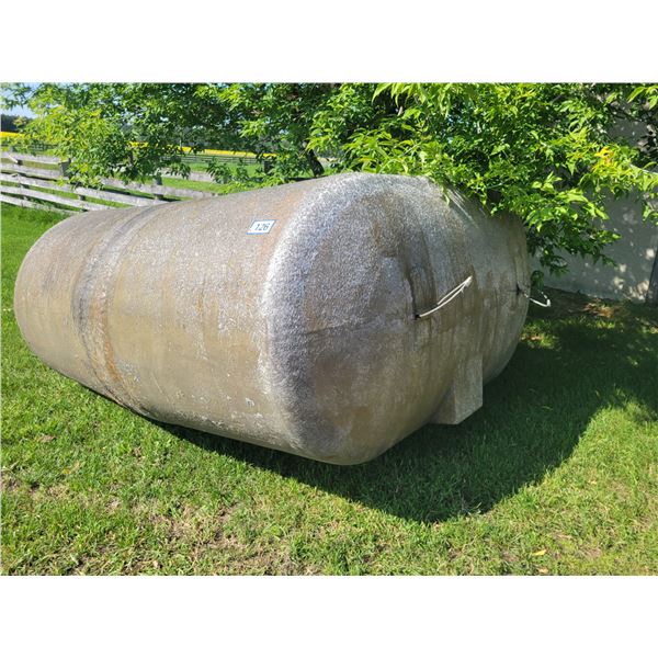 1000 gallon fibreglass water tank c/w lid. Used for water only, no leaks.