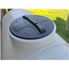 Image 4 : White poly tank, approx. 150 - 200 gal c/w valve