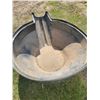 Image 2 : Round plastic hopper