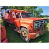 Image 3 : 1974 GMC C6000 grain truck. V8 5&2 spd, 18 ft. wood box, new clutch & starter ($2200) in summer 2025