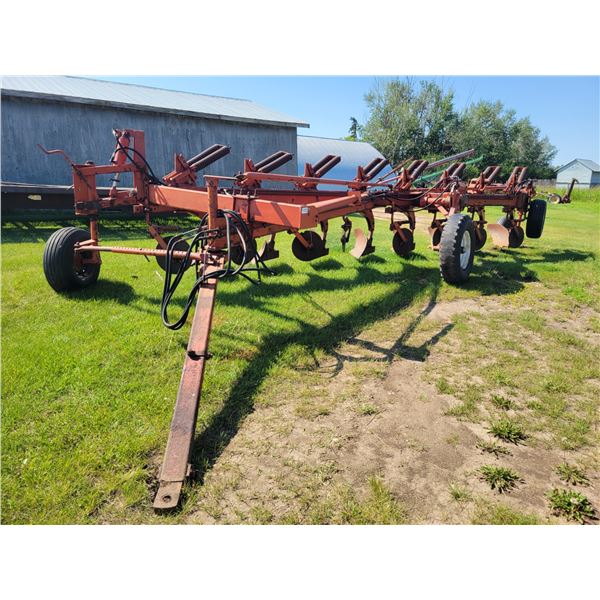 8 Bottom Case plow c/w all coulters