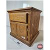 Image 5 : Oak End Table (20"H x 20"W x 18"D)