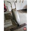 Image 7 : 3ft Walk-behind Sickle Mower "Jari Products Inc. Power Walk"