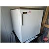 Image 2 : Celebrity Mini Fridge (works) (Measures : 23"H x 20"W x 21"D)