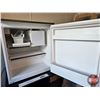 Image 3 : Celebrity Mini Fridge (works) (Measures : 23"H x 20"W x 21"D)