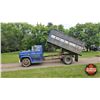 Image 36 : GRAIN TRUCK : 1974 GMC C5000 : 2-Ton : 12ft Box & Hoist