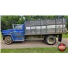 Image 8 : GRAIN TRUCK : 1974 GMC C5000 : 2-Ton : 12ft Box & Hoist