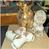 Image 2 : Hitori Potteries Bone China Mugs and Vase