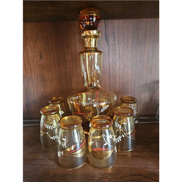 Gold-Toned Glass Decanter Set with Six Glass