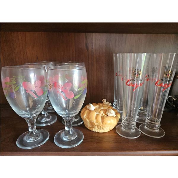 Glassware Set With Decorative Bread Keepsake