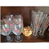 Image 2 : Glassware Set With Decorative Bread Keepsake