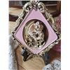 Image 5 : Lot: Crochet Doilies, Framed Plaques, &