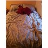 Image 4 : Bedroom Furniture Set With Queen Bed