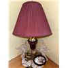 Image 4 : Maroon Table Lamp with Angels Decor