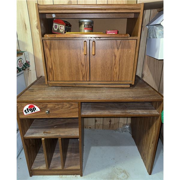 Wood Grain Laminate Desk with Hutch and Metal