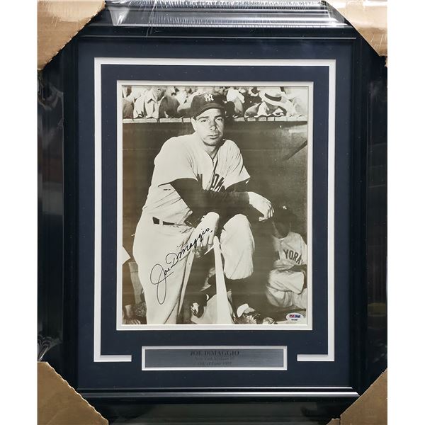 JOE DIMAGGIO SIGNED AND FRAMED PICTURE - PSA COA