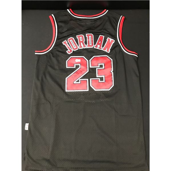 MICHAEL JORDAN SIGNED CHICAGO BULLS JERSEY - BECKETT COA