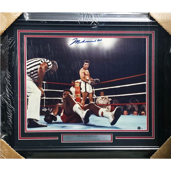 MUHAMMAD ALI SIGNED AND FRAMED 16 X 20  PICTURE - BECKETT COA