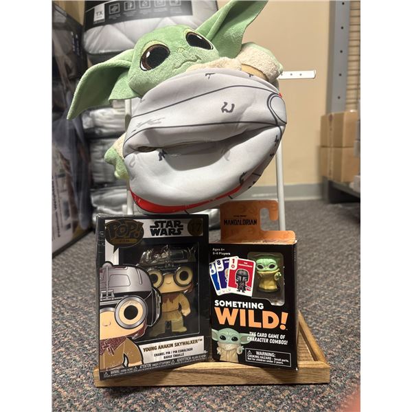 Funko Pop Star Wars The Mandalorian & Young Anakin Pin & Card Game
