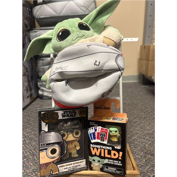 Funko Pop Star Wars The Mandalorian & Young Anakin Pin & Card Game