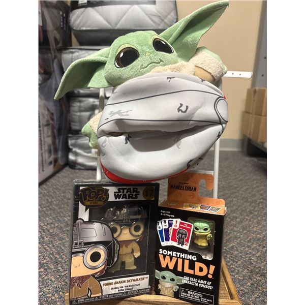 Funko Pop Star Wars The Mandalorian & Young Anakin Pin & Card Game