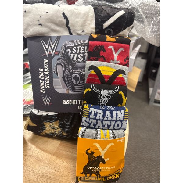 WWE Stone Cold Steve Austin Raschel Throw & Yellowstone Socks Set