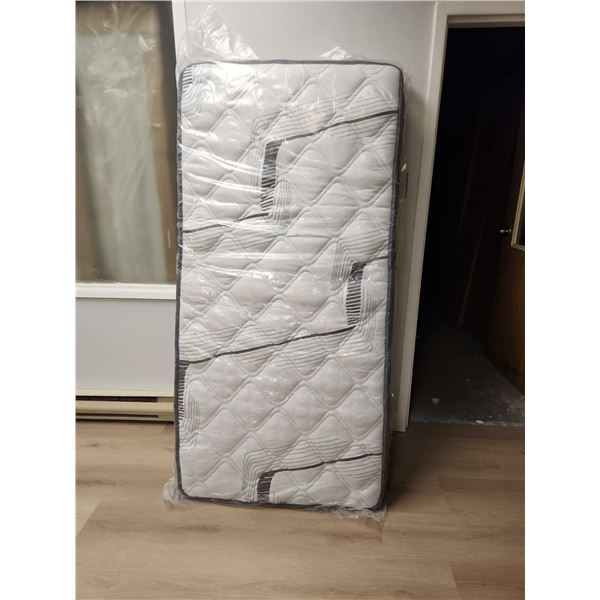 Brand new in Box Never Turn 9" Single Mattress