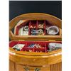Image 6 : An Old Jewelry Box Filled with Good Quality Useable Jewelry