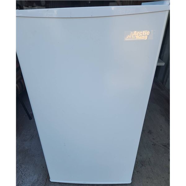 Arctic King Mini Fridge Model DFB30DF