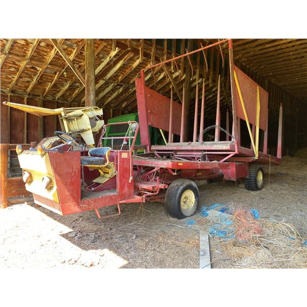 New Holland Bale wagon