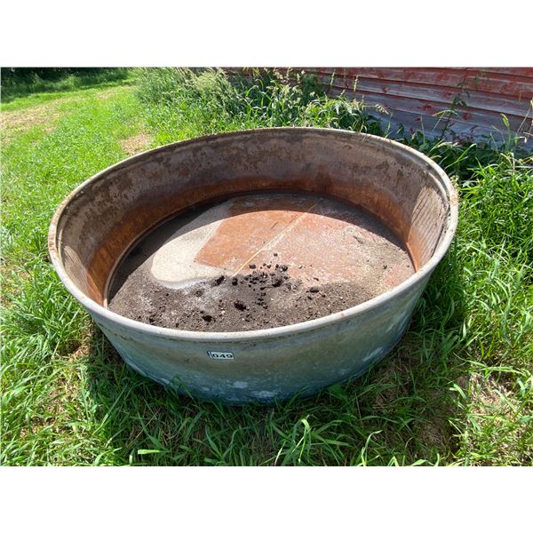 Round water trough