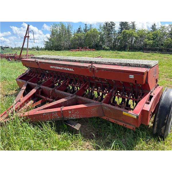 IH 510, 12 ft. end-wheel seed drill c/w grass attach