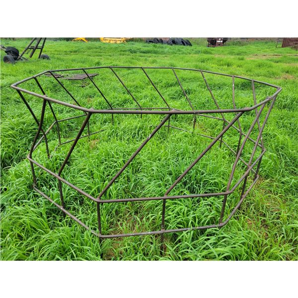 Round bale feeder